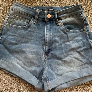 Brand new never worn fashion nova Jean shorts size 25